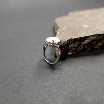 Срібна каблучка з опалом 2.24ct, фіанітами, вага виробу 4,12 гр (2174332) 18 розмір 2174332 фото