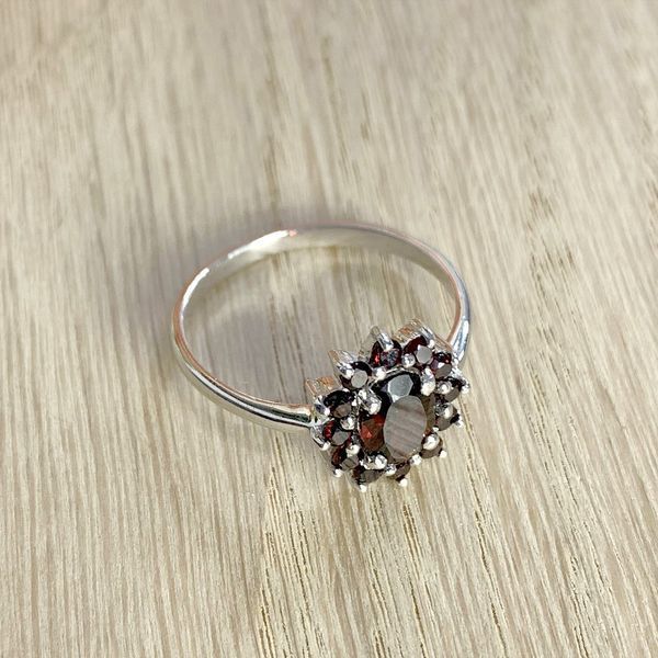 Срібна каблучка з натуральним гранатом 1.5ct, вага виробу 2,47 гр (1965535) 18 розмір 1965535 фото
