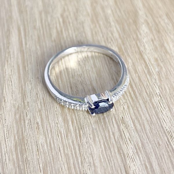 Серебряное кольцо с натуральным сапфиром 0.823ct, вес изделия 2,19 гр (1762875) 18 размер 1762875 фото