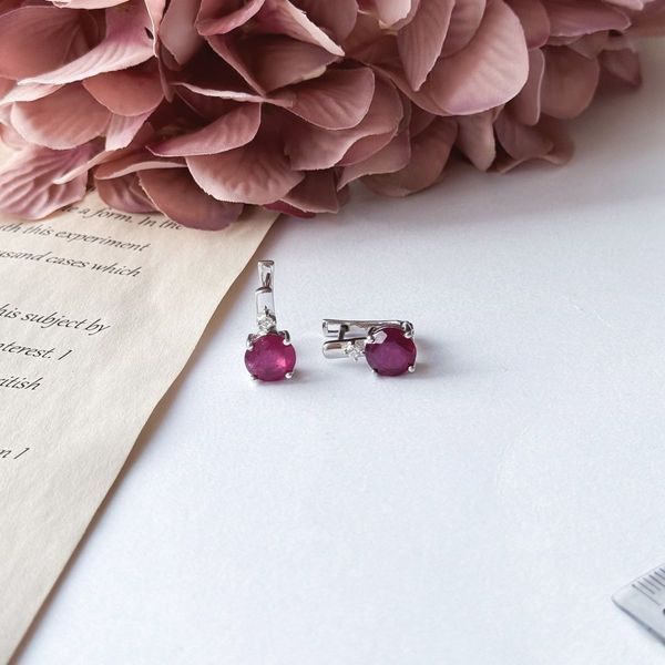 Срібні сережки з натуральним рубіном 5.794ct, фіанітами (2096191) 2096191 фото