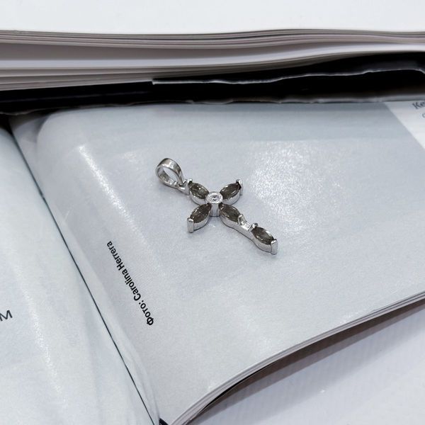 Срібний хрестик з султанітом 1.365ct (2169192) 2169192 фото