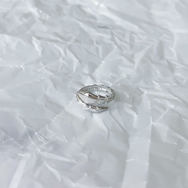Серебряное кольцо с фианитами, вес изделия 3,92 гр (2153818) 17 размер 2153818 фото
