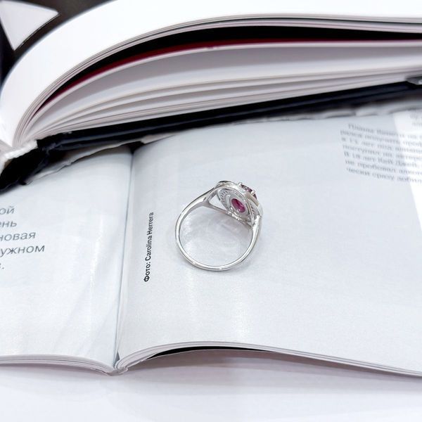 Срібна каблучка з натуральним рубіном 2.03ct, фіанітами, вага виробу 4,22 гр (2165125) 18 розмір 2165125 фото