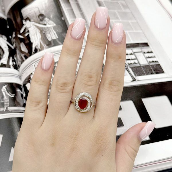 Срібна каблучка з натуральним рубіном 2.03ct, фіанітами, вага виробу 4,22 гр (2165125) 18 розмір 2165125 фото