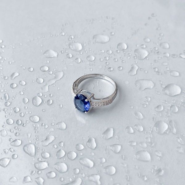 Серебряное кольцо с искуственным танзанитом nano 2.652ct, вес изделия 3,02 гр (2111696) 18 размер 2111696 фото