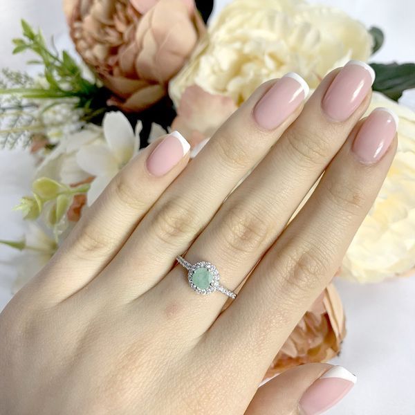 Срібна каблучка з натуральним смарагдом 0.932ct, вага виробу 2,32 гр (1988534) 18.5 розмір 1988534 фото