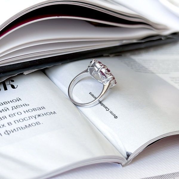 Срібна каблучка з натуральним рубіном 4.895ct, фіанітами, вага виробу 5,84 гр (2165637) 17 розмір 2165637 фото