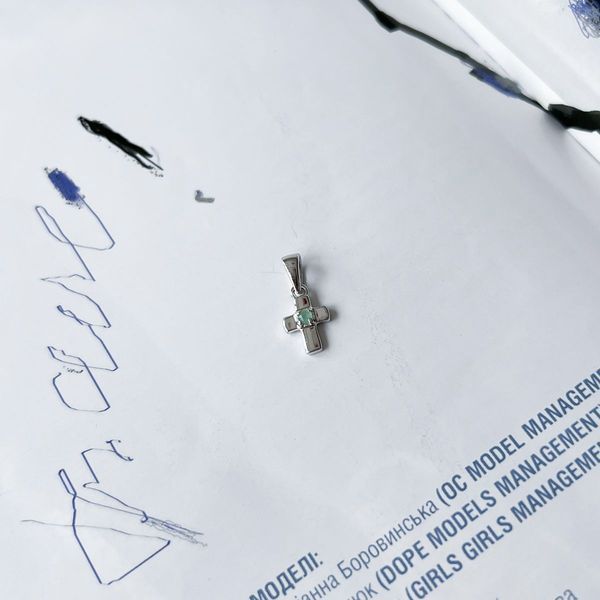 Срібний хрестик зі смарагдом 0.041ct (2151678) 2151678 фото