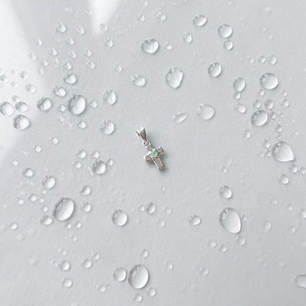 Срібний хрестик зі смарагдом 0.041ct (2151678) 2151678 фото