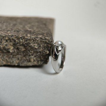 Срібна каблучка з натуральними перлами 2.5ct, вага виробу 3,99 гр (2184140) 17.5 розмір 2184140 фото