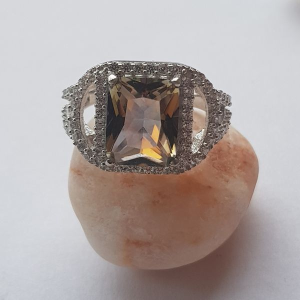 Серебряное кольцо с натуральным цитрином nano 3.577ct, топазом белым, вес изделия 4,3 гр (2122913) 17 размер 2122913 фото