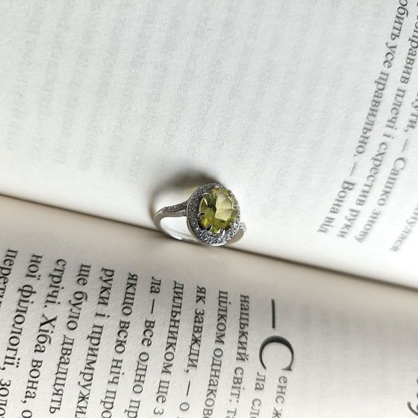 Серебряное кольцо с Натуральным зеленим кварцем 2.698ct, фианитами, вес изделия 3,43 гр (2162056) 18 размер 2162056 фото