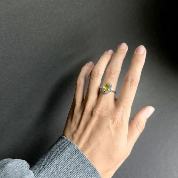 Серебряное кольцо с Натуральным зеленим кварцем 2.698ct, фианитами, вес изделия 3,43 гр (2162056) 18 размер 2162056 фото