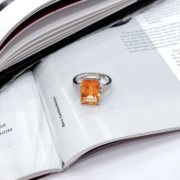 Срібна каблучка з Натуральним золотим кварцом 7.153ct, фіанітами, вага виробу 5,57 гр (2165767) 18.5 розмір 2165767 фото