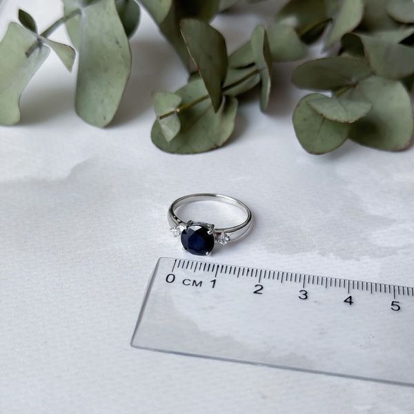 Срібна каблучка з натуральним сапфіром 2.124ct, вага виробу 2,94 гр (2098423) 17.5 розмір 2098423 фото