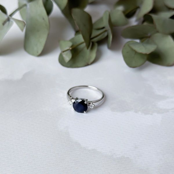 Срібна каблучка з натуральним сапфіром 2.124ct, вага виробу 2,94 гр (2098423) 17.5 розмір 2098423 фото