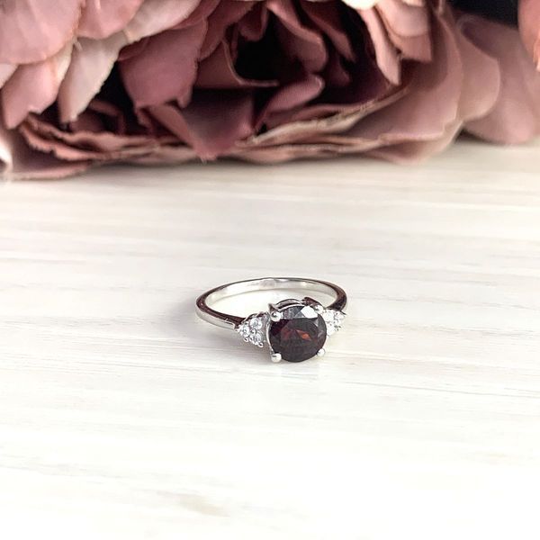 Серебряное кольцо с натуральным гранатом 1.63ct, вес изделия 3,02 гр (1228456) 17.5 размер 1228456 фото