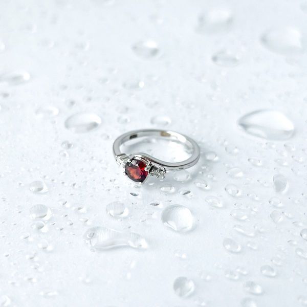 Серебряное кольцо с натуральным гранатом 0.611ct, вес изделия 1,78 гр (1996669) 17 размер 1996669 фото