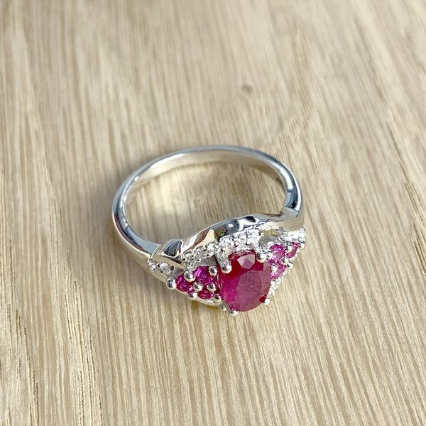 Серебряное кольцо с натуральным рубином 1.38ct, вес изделия 2,97 гр (1947005) 17.5 размер 1947005 фото