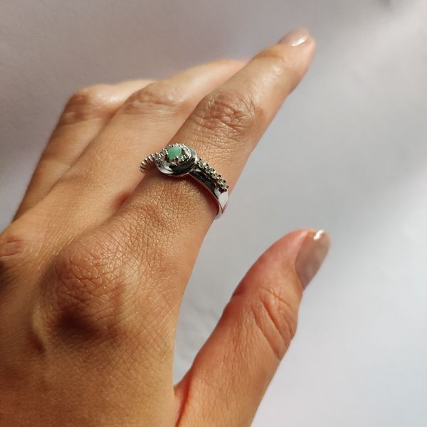 Срібна каблучка з натуральним смарагдом 0.1ct, вага виробу 3,23 гр (2106258) 18 розмір 2106258 фото
