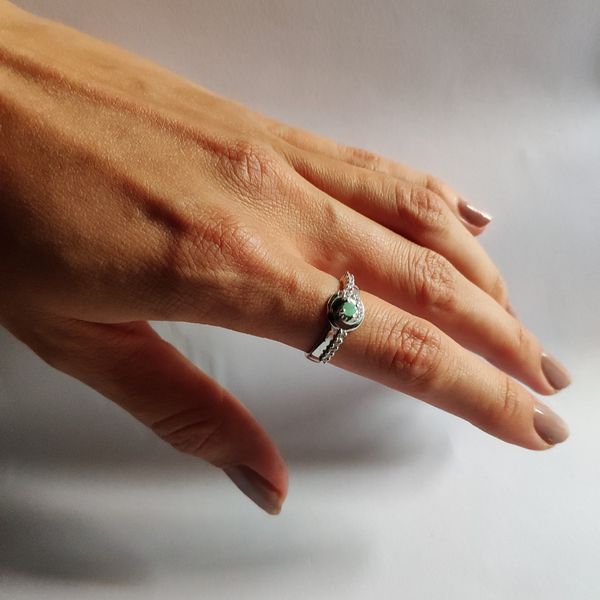 Срібна каблучка з натуральним смарагдом 0.1ct, вага виробу 3,23 гр (2106258) 18 розмір 2106258 фото