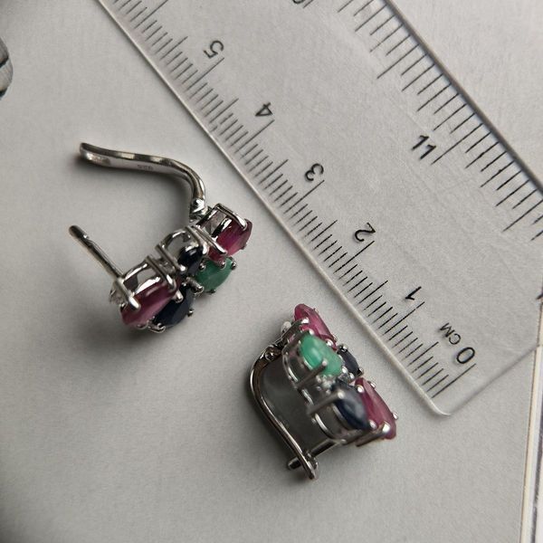 Срібні сережки з натуральним сапфіром 4.05ct, смарагдом, рубіном (2182412) 2182412 фото