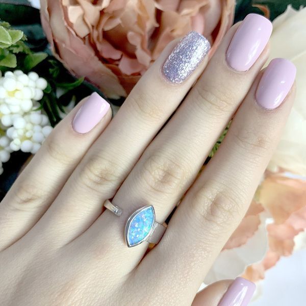 Серебряное кольцо с опалом 0.625ct, вес изделия 3,59 гр (1960622) 18 размер 1960622 фото
