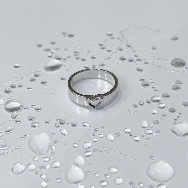 Серебряное кольцо с фианитами, вес изделия 3,39 гр (2143741) 18 размер 2143741 фото