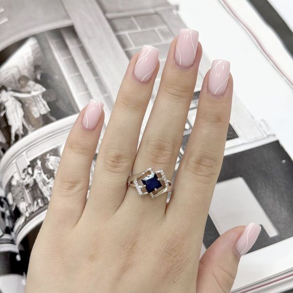 Срібна каблучка з натуральним сапфіром 2.13ct, фіанітами, вага виробу 3,03 гр (2162612) 18.5 розмір 2162612 фото