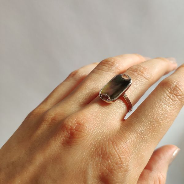 Серебряное кольцо с натуральным перламутром 1.525ct, вес изделия 3,79 гр (2129363) 17 размер 2129363 фото