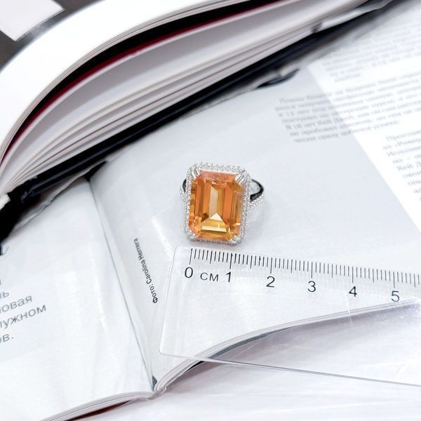 Серебряное кольцо с Натуральным золотим кварцем 15.478ct, фианитами, вес изделия 8,61 гр (2165880) 17.5 размер 2165880 фото