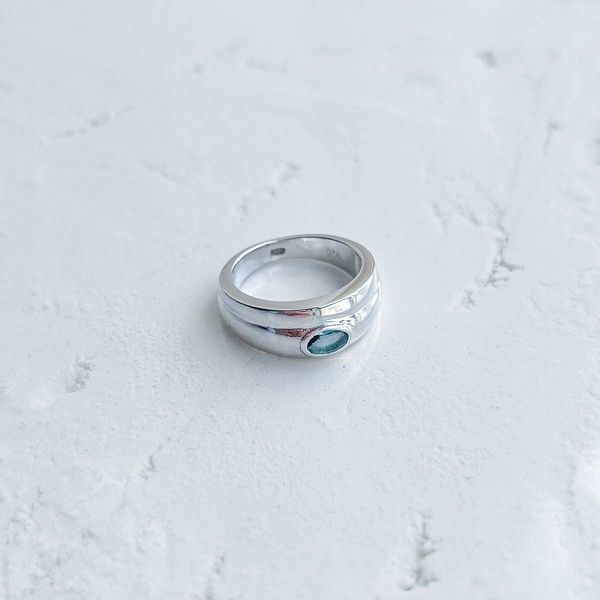 Срібна каблучка з топазом Лондон Блю 0.4ct, вага виробу 5,31 гр (2140818) 17 розмір 2140818 фото