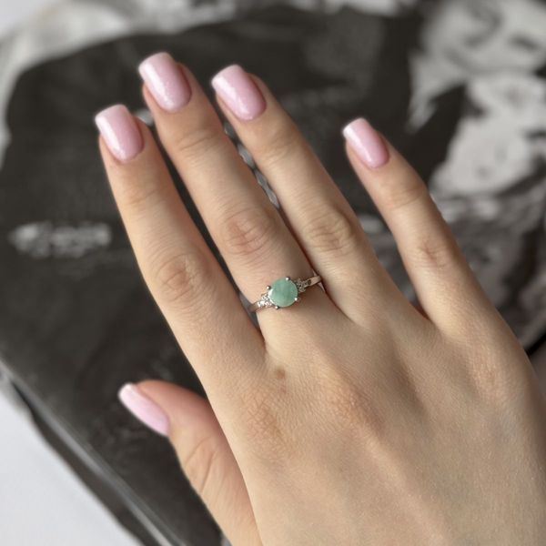 Срібна каблучка з натуральним смарагдом 1.45ct, вага виробу 2,74 гр (2150947) 17 розмір 2150947 фото