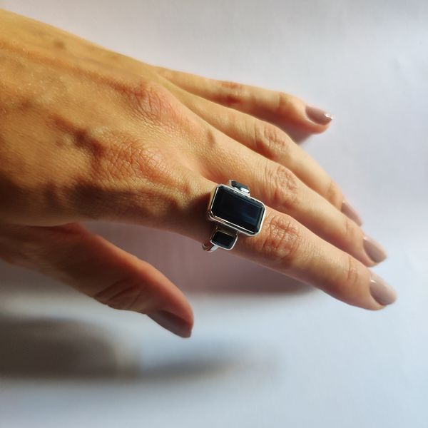 Серебряное кольцо с натуральным ониксом 7.808ct, вес изделия 5,89 гр (2127468) 18 размер 2127468 фото