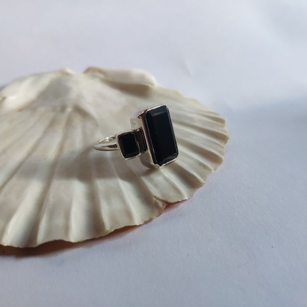 Серебряное кольцо с натуральным ониксом 7.808ct, вес изделия 5,89 гр (2127468) 18 размер 2127468 фото
